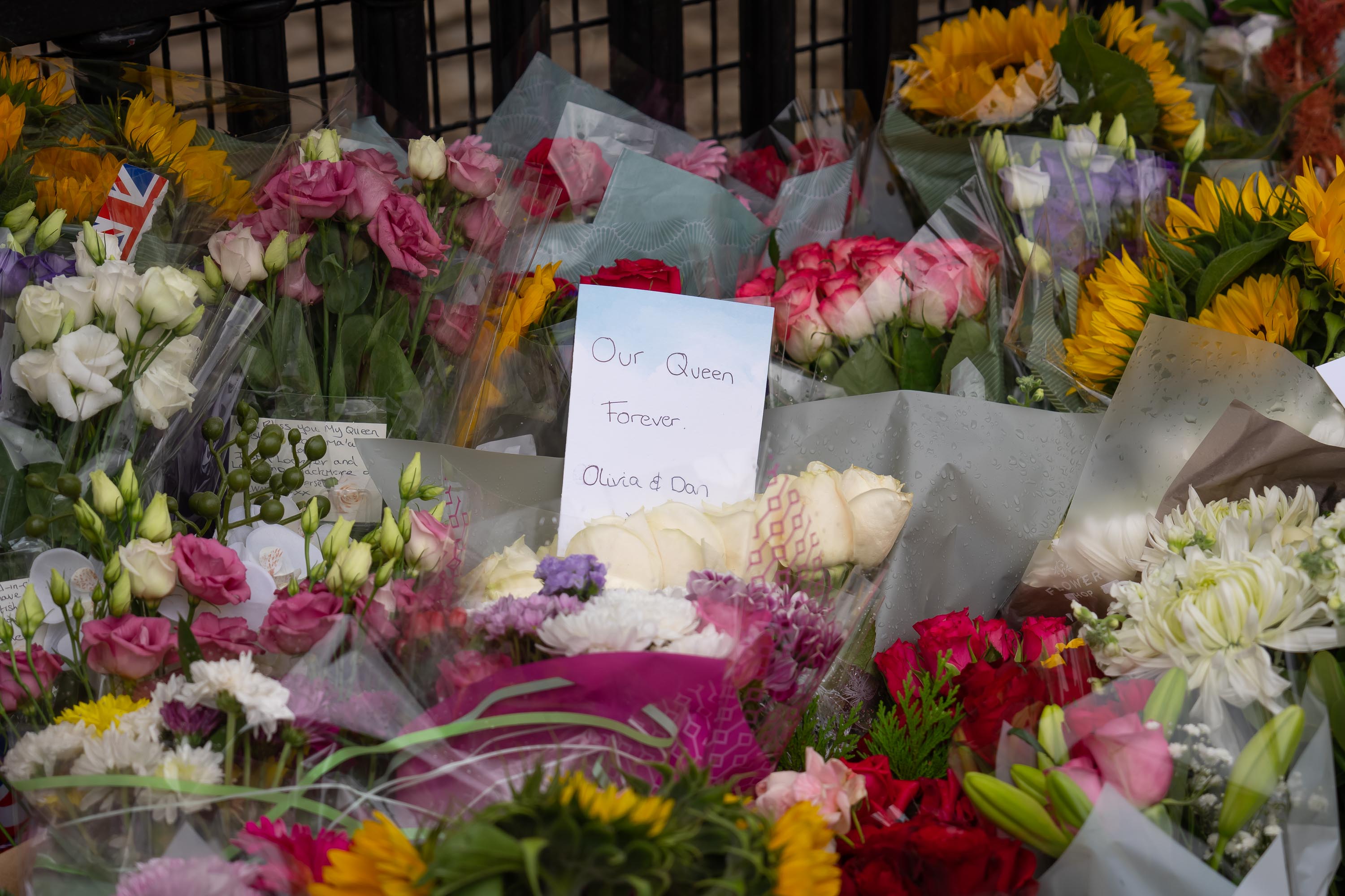 Flowers and notes left at Buckingham Palace