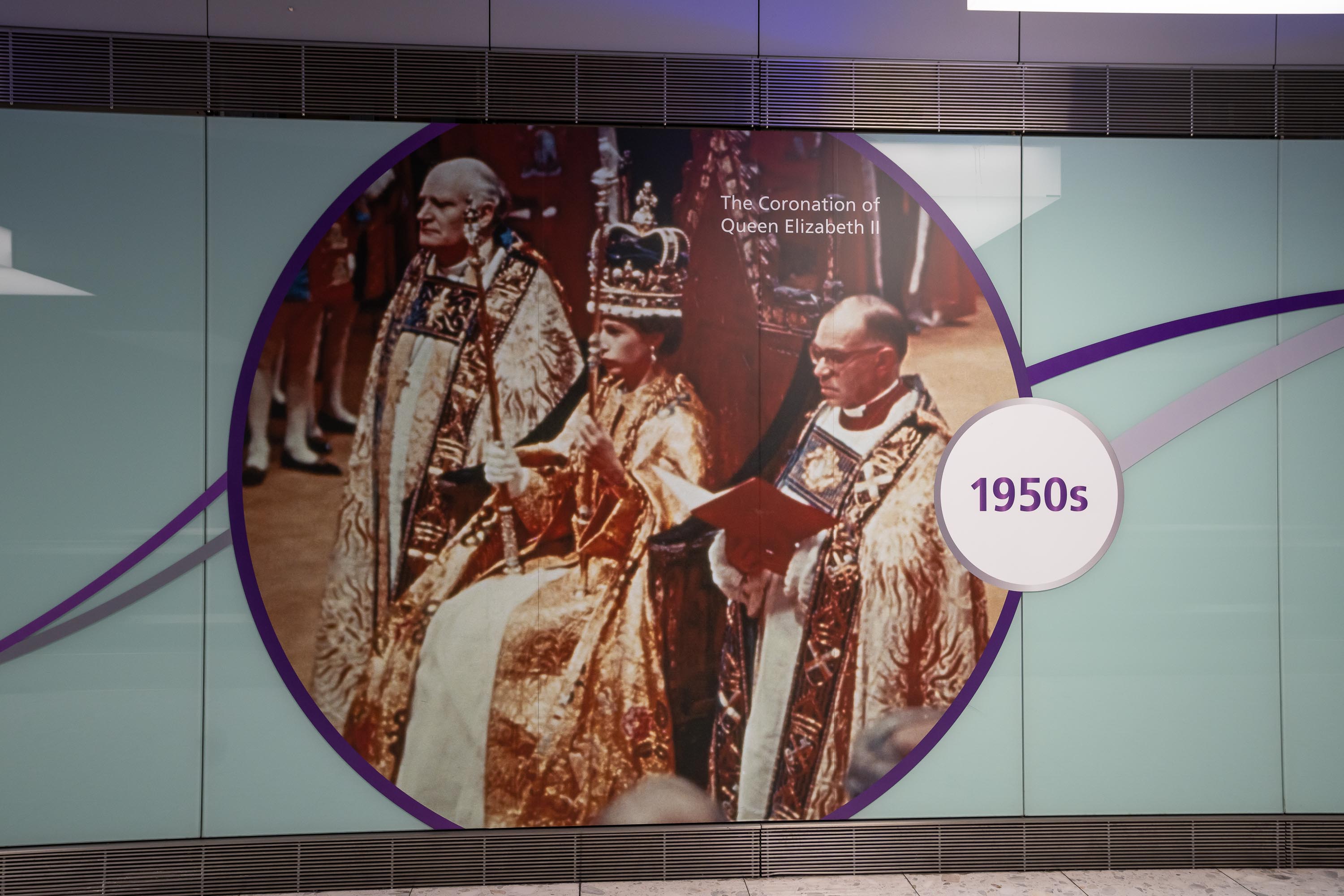 An image of the queen from an exhibit at the airport